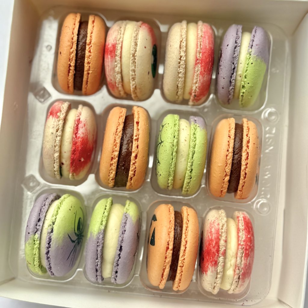 halloween-spooky-scary-macarons-gift-box