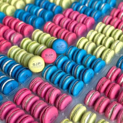 branded-logo-corporate-gift-macarons