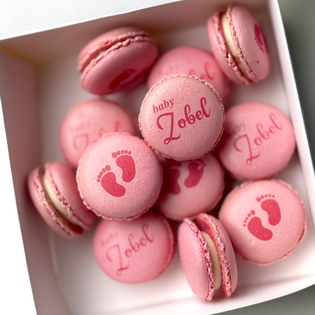personalised-baby-shower-macarons