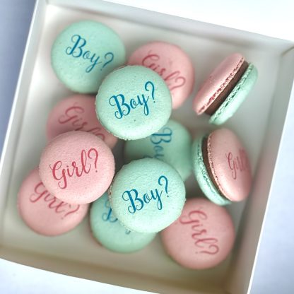 gender-reveal-baby-macarons