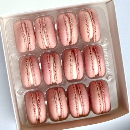 personalised-baby-shower-macarons