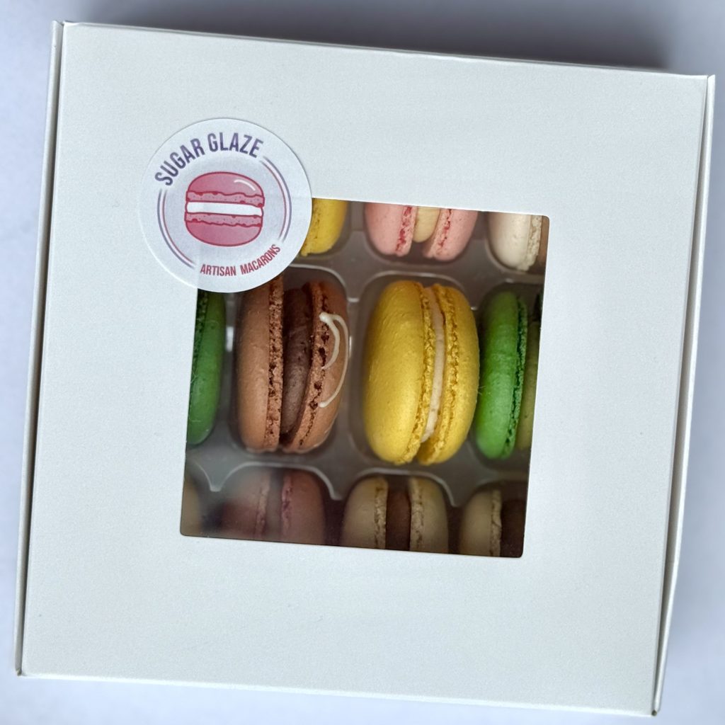 surprise-colours-macarons-gift-box