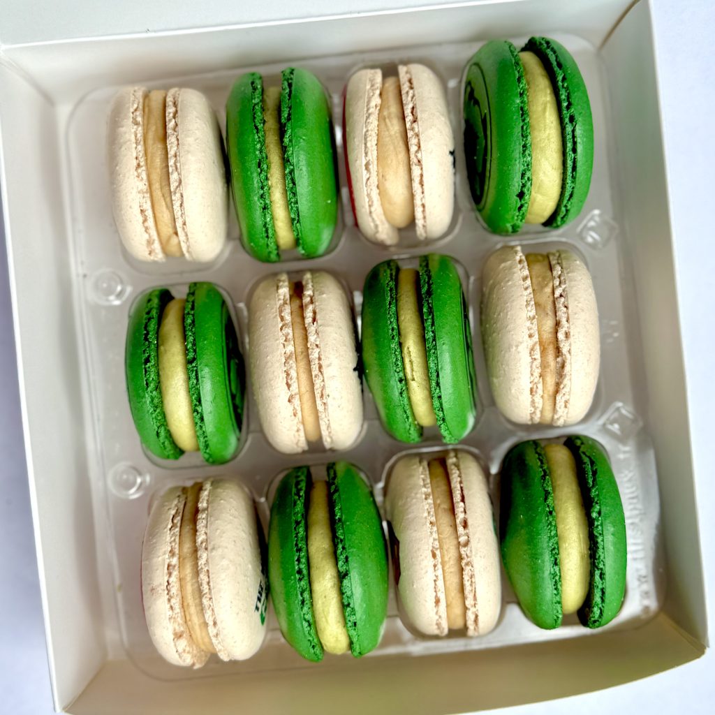 personalised-hulk-macarons