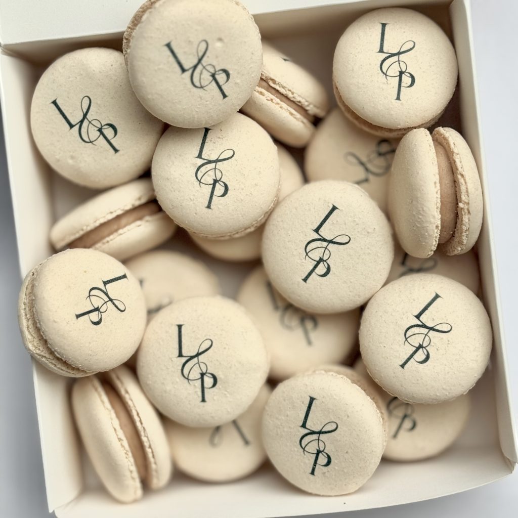 personalised-wedding-favour-macarons