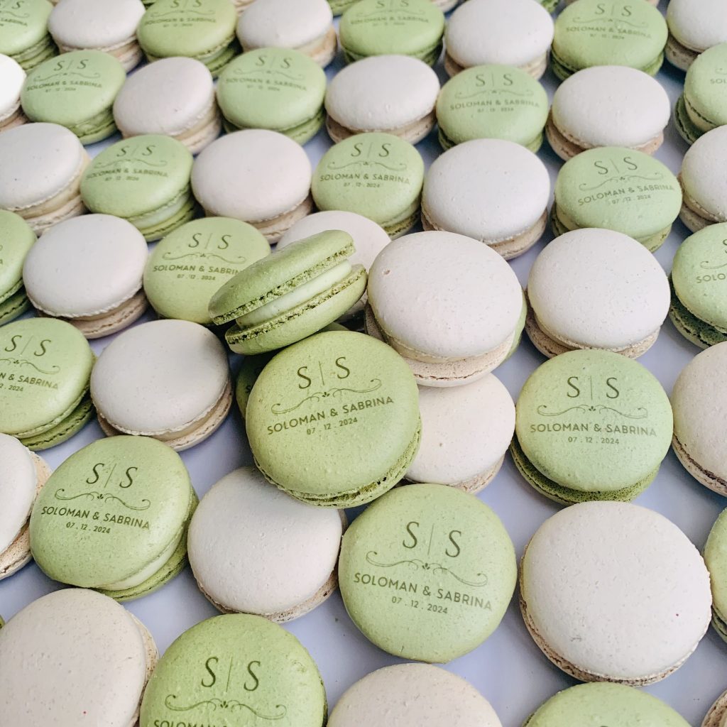 personalised-wedding-favour-macarons