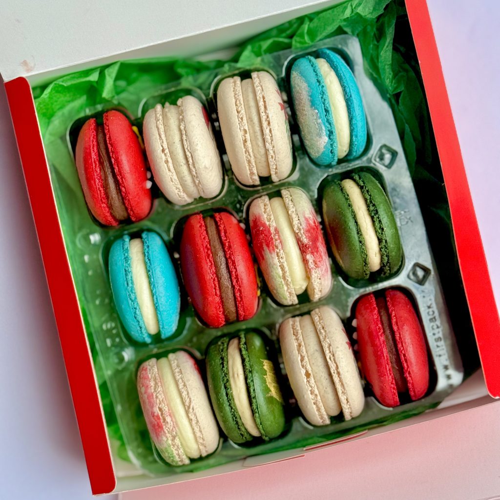 christmas-deluxe-collection-macarons-box