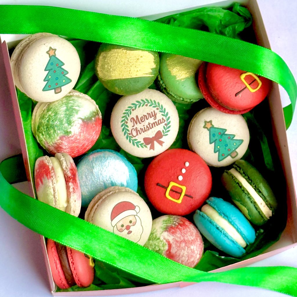 christmas-deluxe-collection-macarons-box