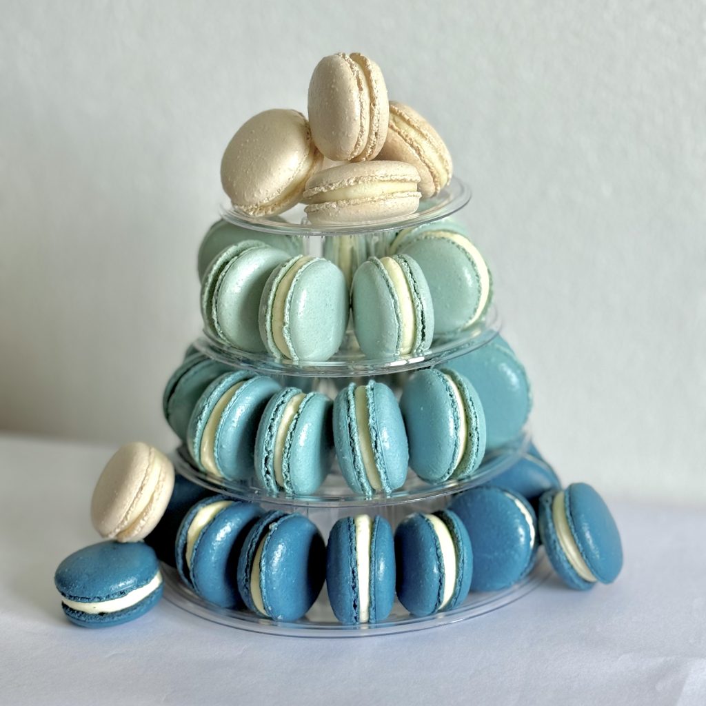dark-blue-ombre-macaron-tower