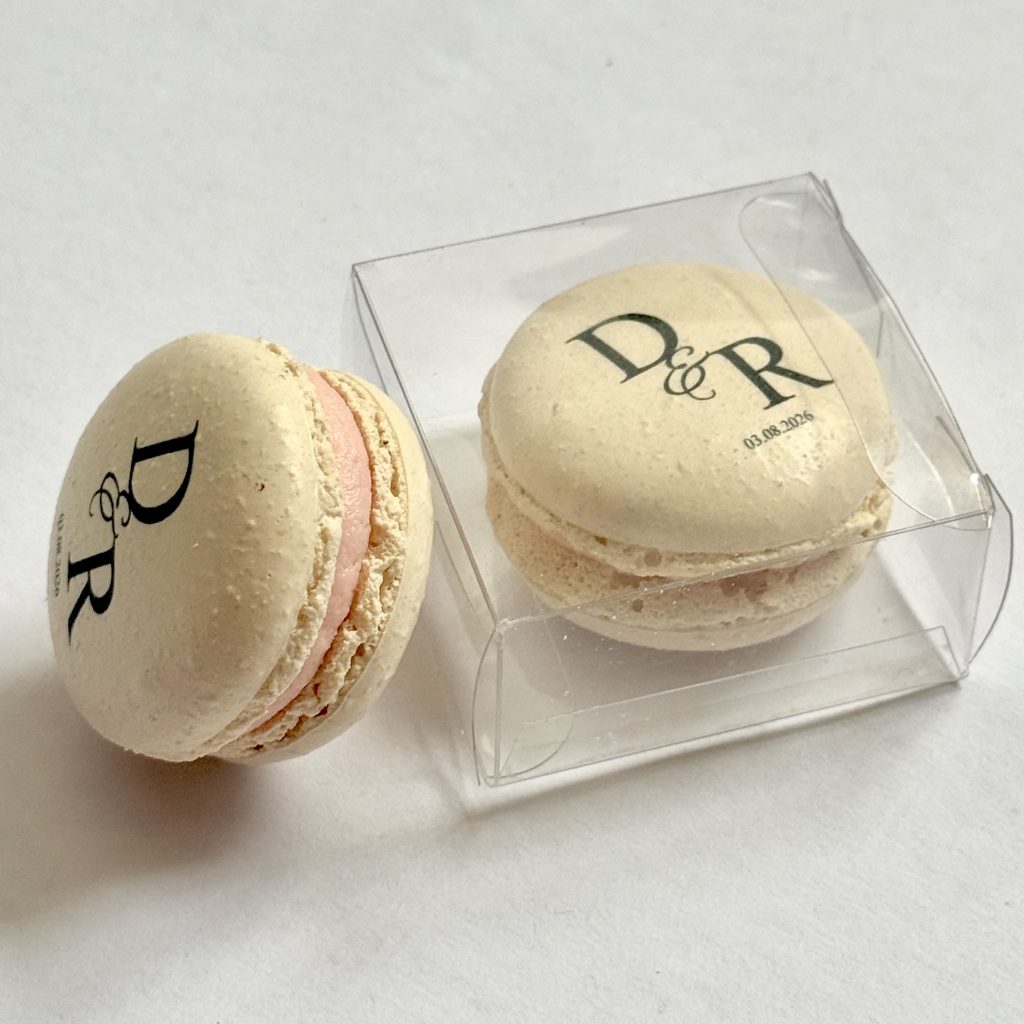 single-personalised-macaron-favour-gift