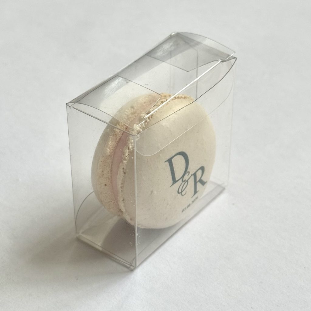 single-personalised-macaron-favour-gift