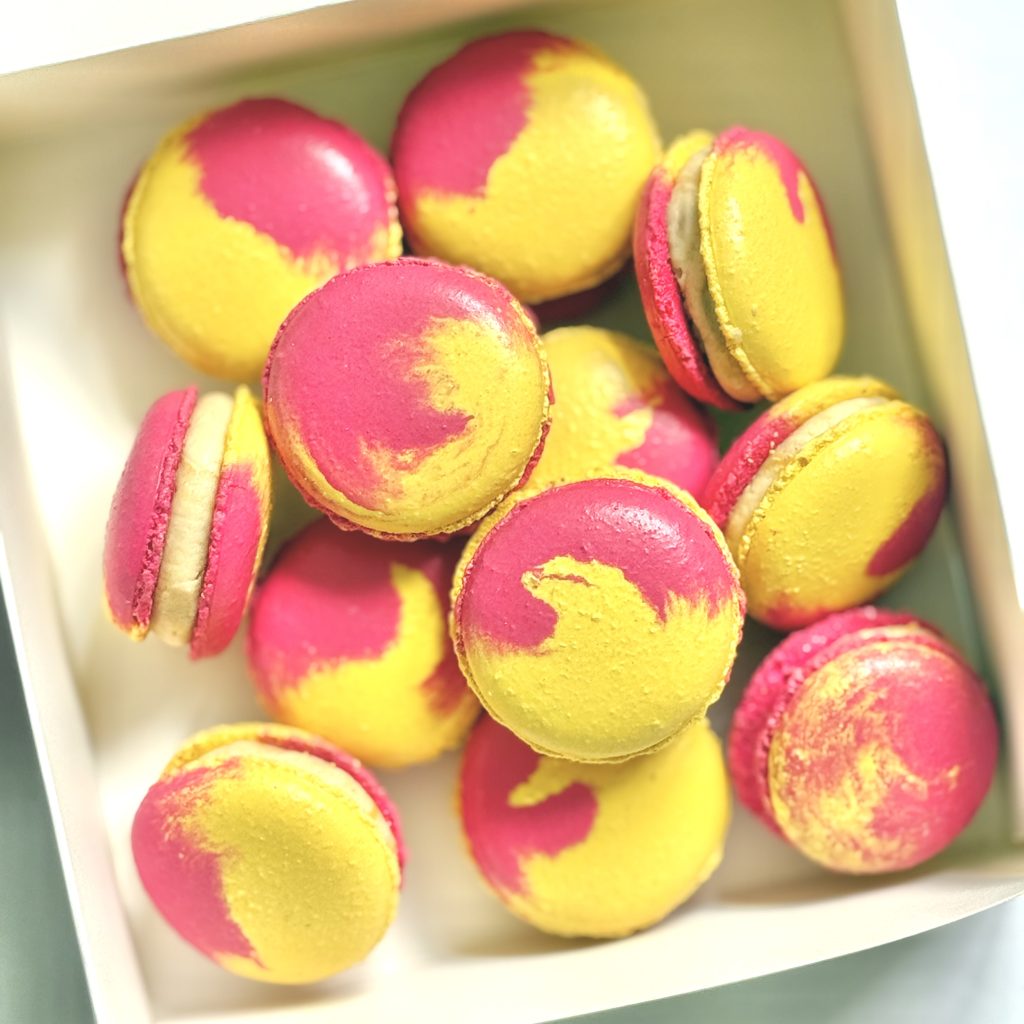 personalised-swirl-macarons