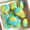 personalised-swirl-macarons