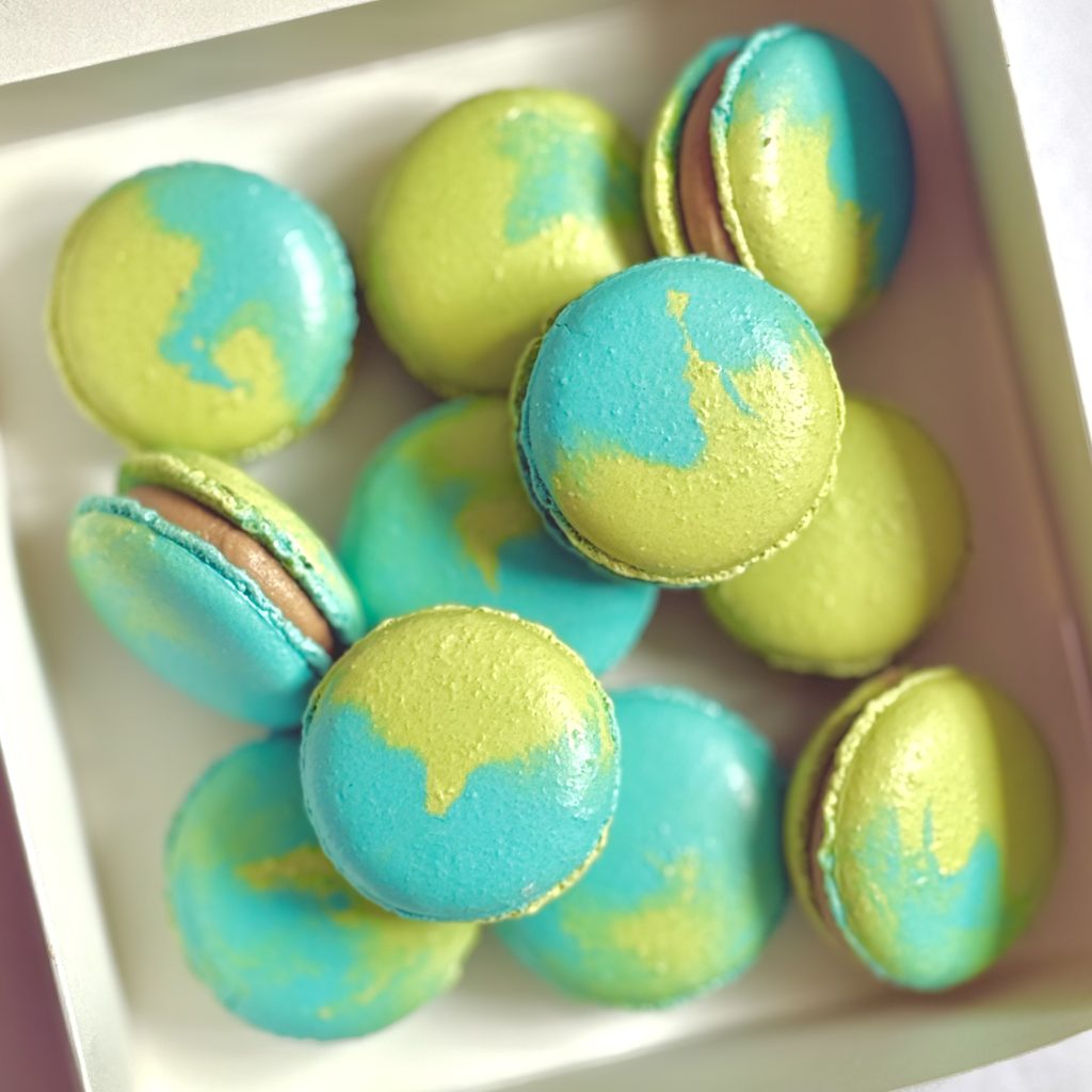 personalised-swirl-macarons