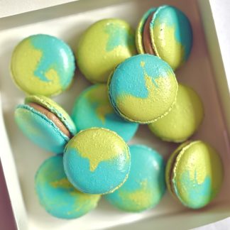 personalised-swirl-macarons