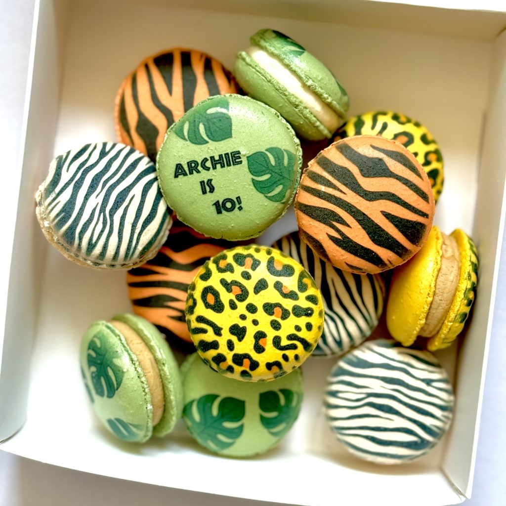 safari-animal-themed-personalised-macarons-gift-box