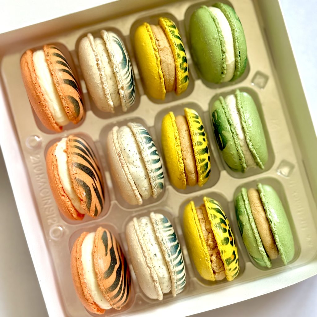 safari-animal-themed-personalised-macarons-gift-box