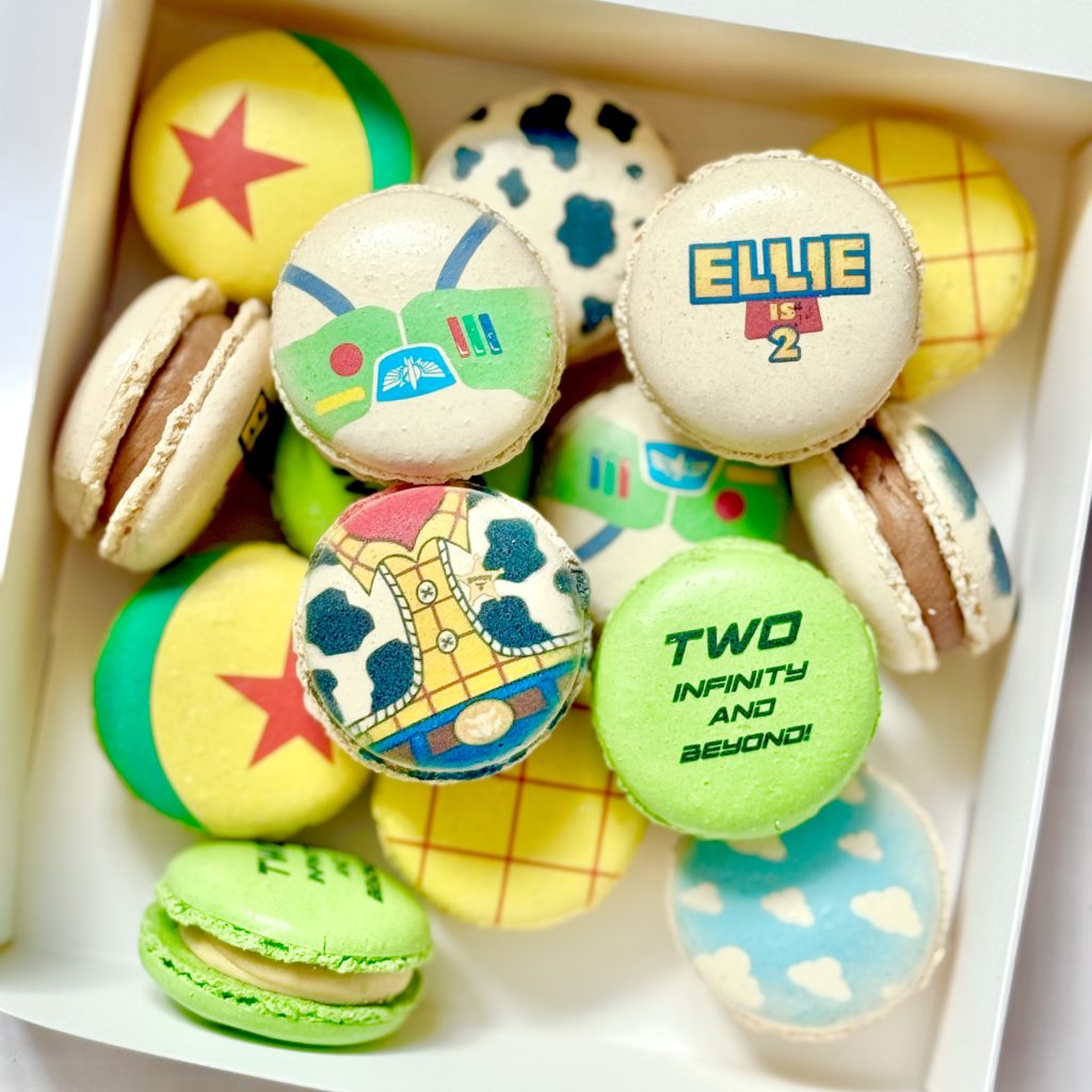 toy-story-themed-macarons-box